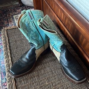 Tony Lama men’s leather cowboy boots